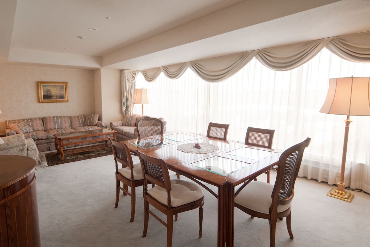 Royal suite | Woonruimte | Een flatscreentelevisie
