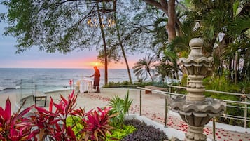 5 restaurants, breakfast, lunch, dinner served; Mexican cuisine