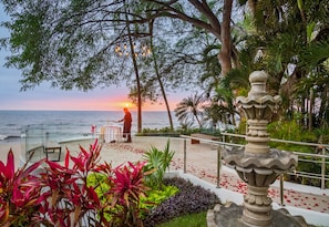 5 restaurants, breakfast, lunch, dinner served; Mexican cuisine