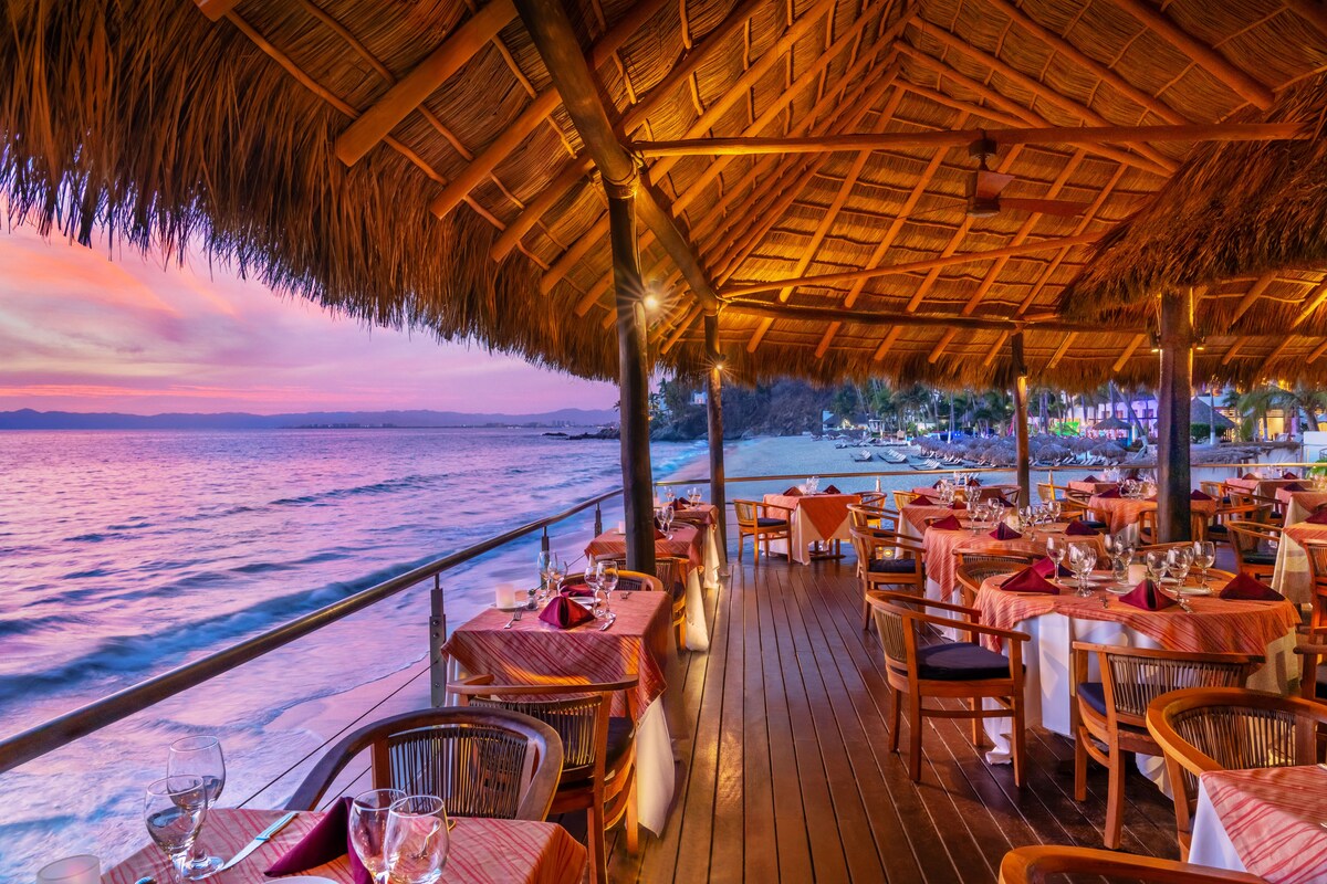 5 restaurants, breakfast, lunch, dinner served; Mexican cuisine