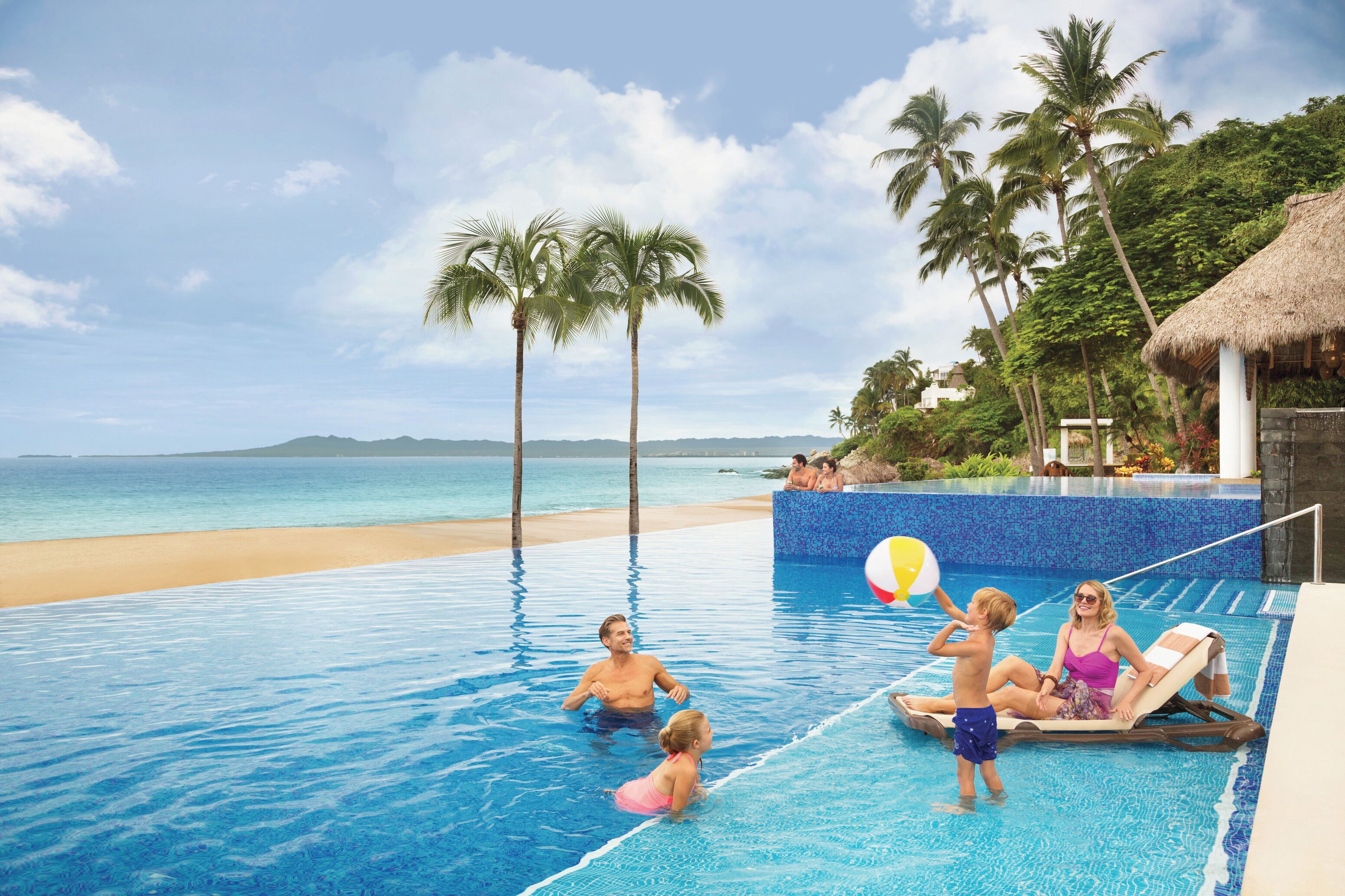 4 outdoor pools, pool umbrellas, sun loungers