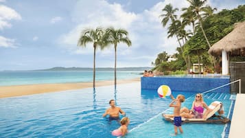 4 outdoor pools, pool umbrellas, sun loungers