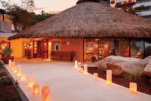 5 restaurants, breakfast, lunch, dinner served; Mexican cuisine