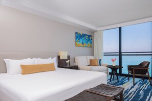 Ocean Front King | Minibar (inkludert), safe på rommet, skrivebord og strykejern/-brett