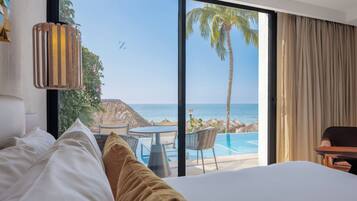 Swim Up Double (18+only) | Free minibar, in-room safe, desk, iron/ironing board