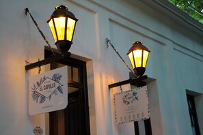 Front of property - evening/night - Posada El Capullo (Colonia del Sacramento)
