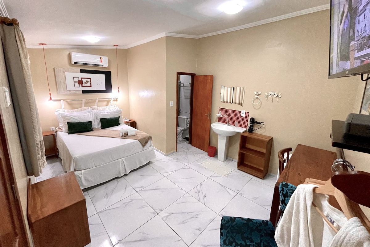 Habitación superior | Minibar, escritorio, wifi gratis y ropa de cama