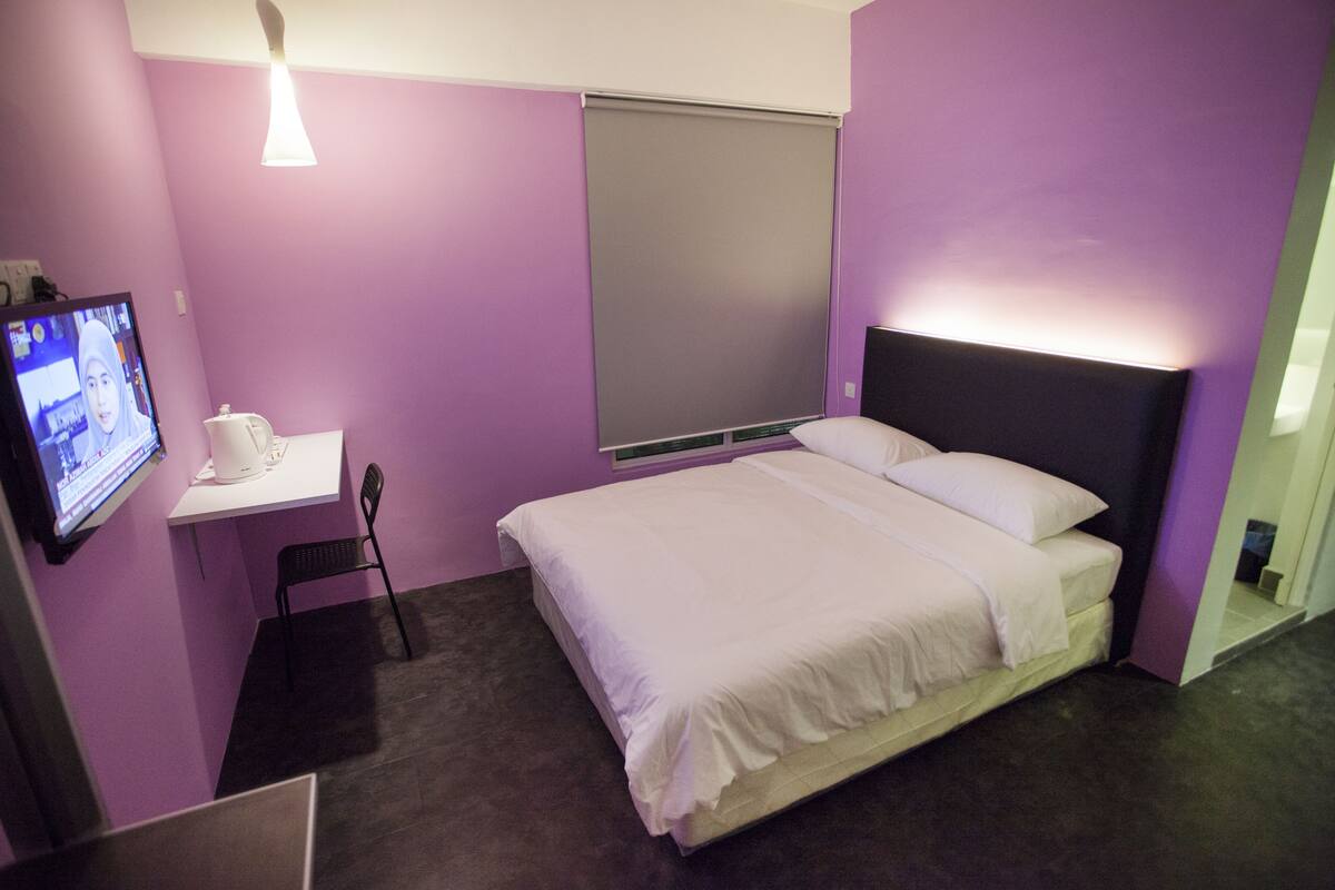 Superior Room (View) | Premium bedding, desk, iron/ironing board (on request), rollaway beds