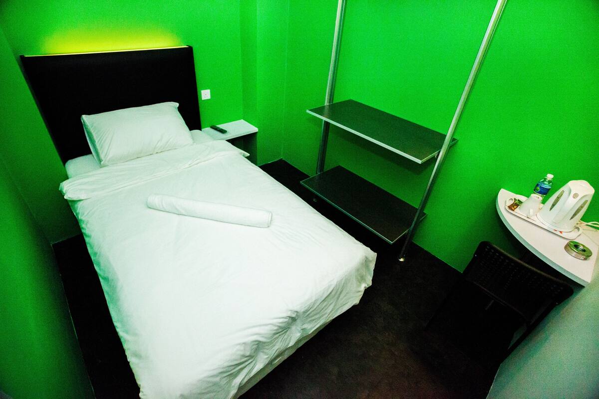 Superior Room (Single) | Premium bedding, desk, iron/ironing board (on request), rollaway beds