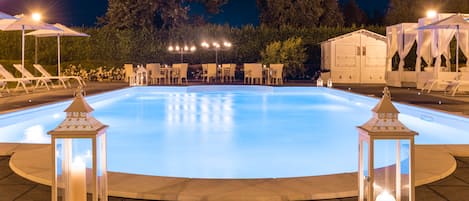 Seasonal outdoor pool, pool umbrellas, sun loungers