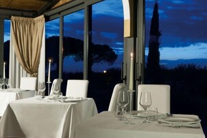 Café da manhã, almoço e jantar; culinária local 