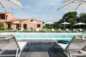 Seasonal outdoor pool, pool umbrellas, pool loungers - Alla Corte delle Terme (Viterbo)