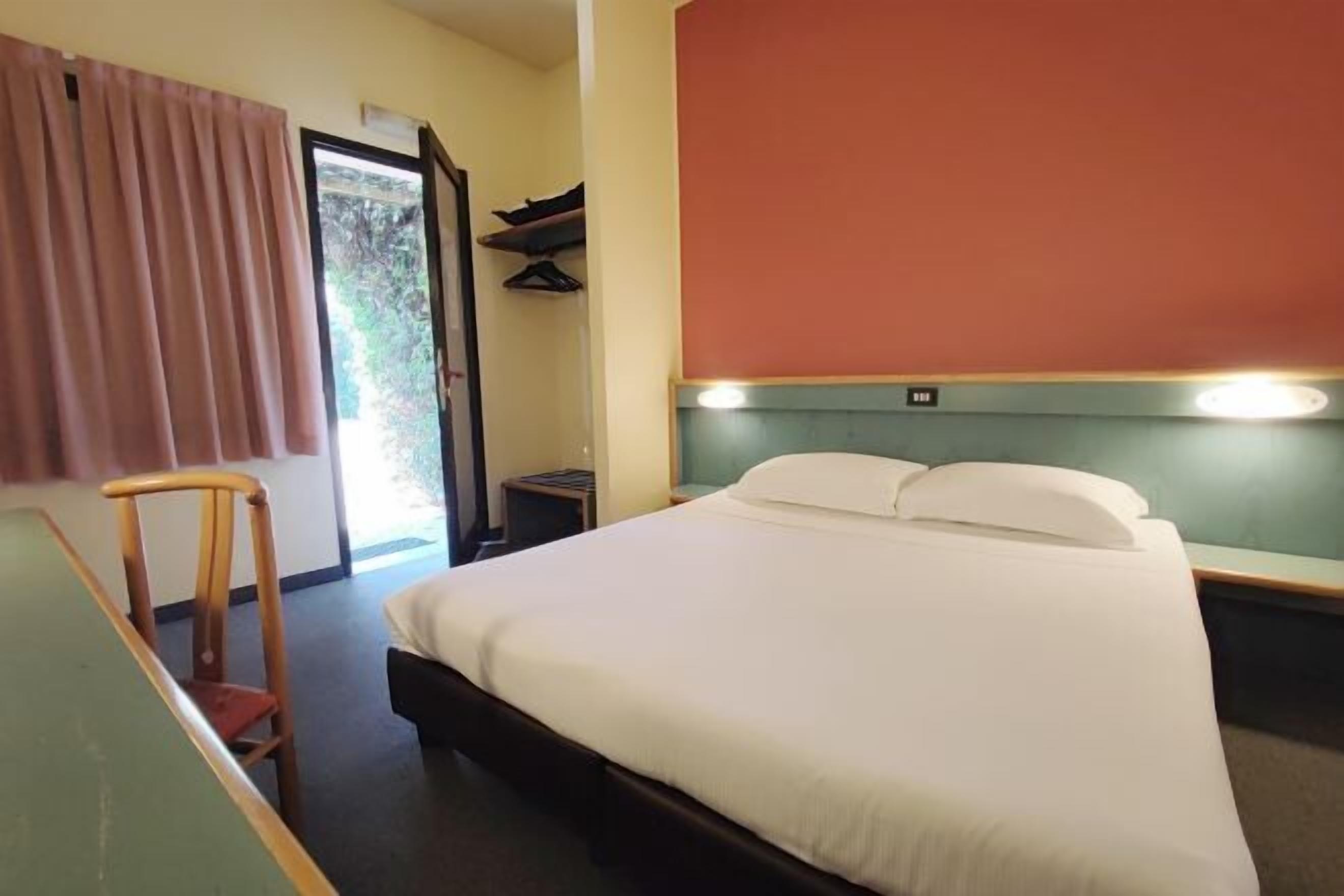 Premium bedding, down comforters, pillowtop beds, minibar