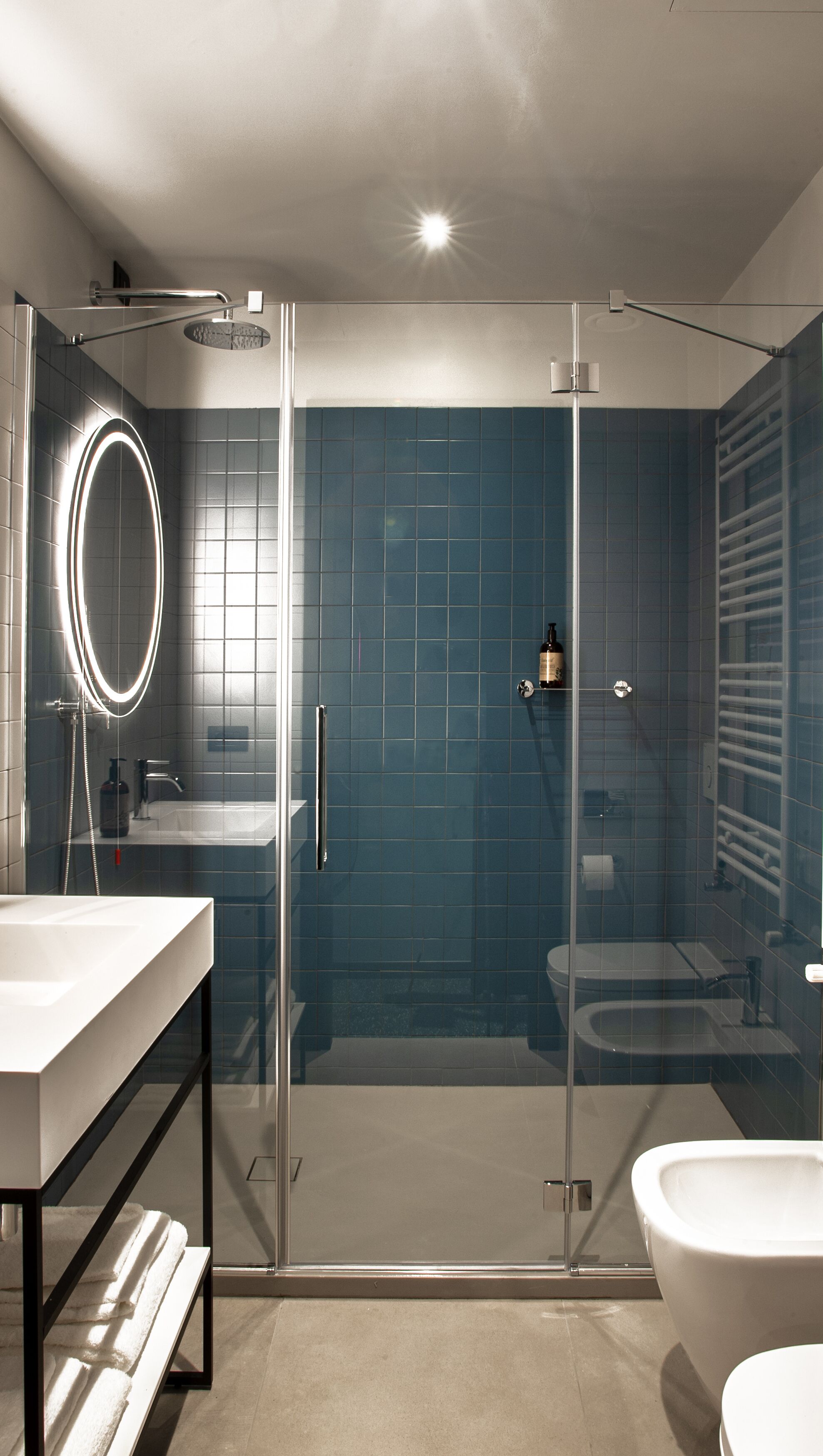 shower, rainfall showerhead, free toiletries, hair dryer