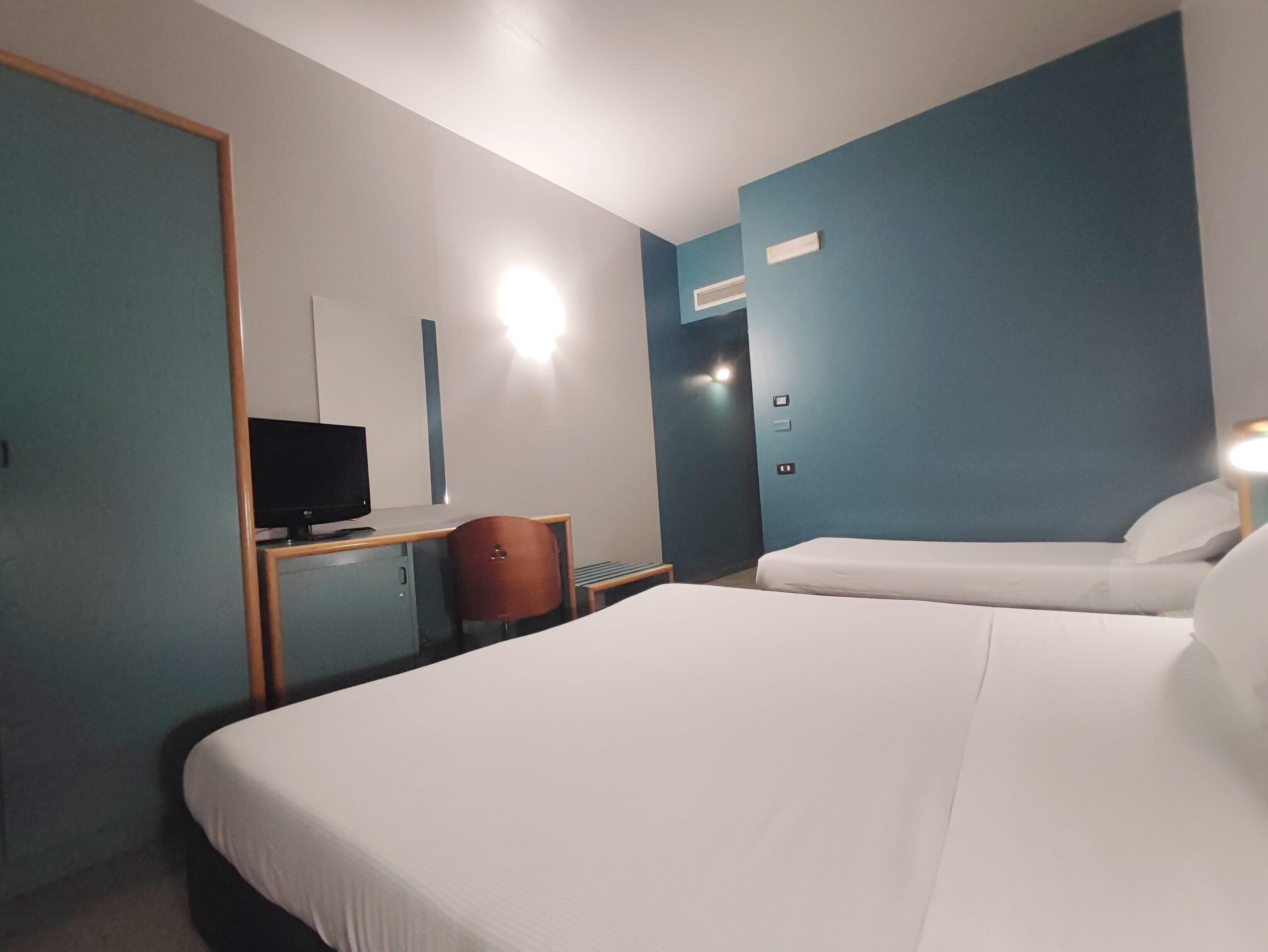 basic triple room | 1 bedroom, premium bedding, down duvets, pillow-top beds