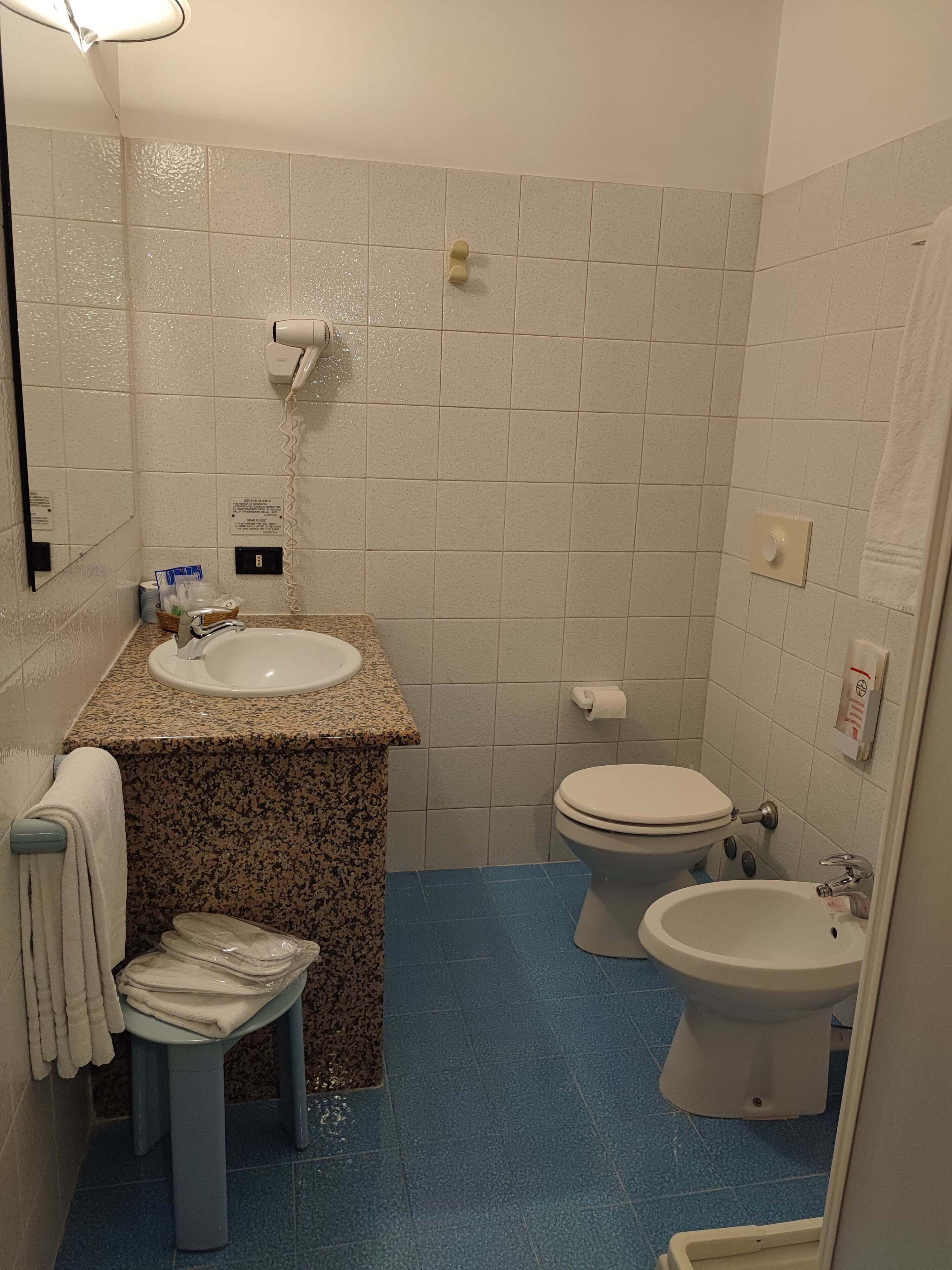 shower, rainfall showerhead, free toiletries, hair dryer