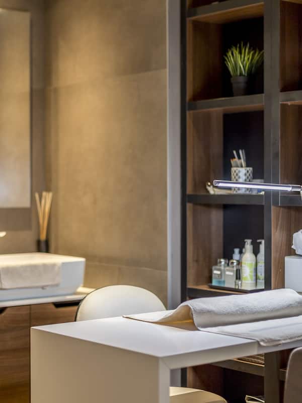 Couples treatment rooms, sauna, steam room, body treatments