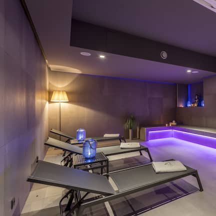 Couples treatment rooms, sauna, steam room, body treatments