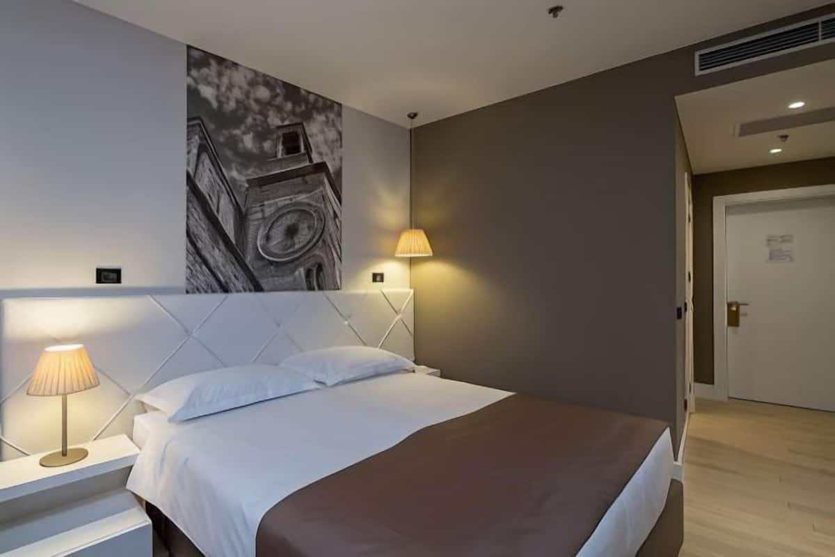 1 habitación, ropa de cama hipoalergénica y minibar