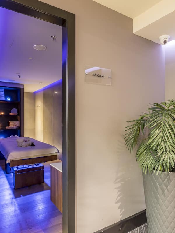 Couples treatment room(s), sauna, steam room, body treatments