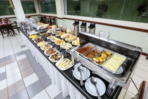 Free daily buffet breakfast