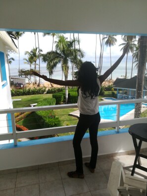 Standard, King Bed Ocean View | Beach/ocean view