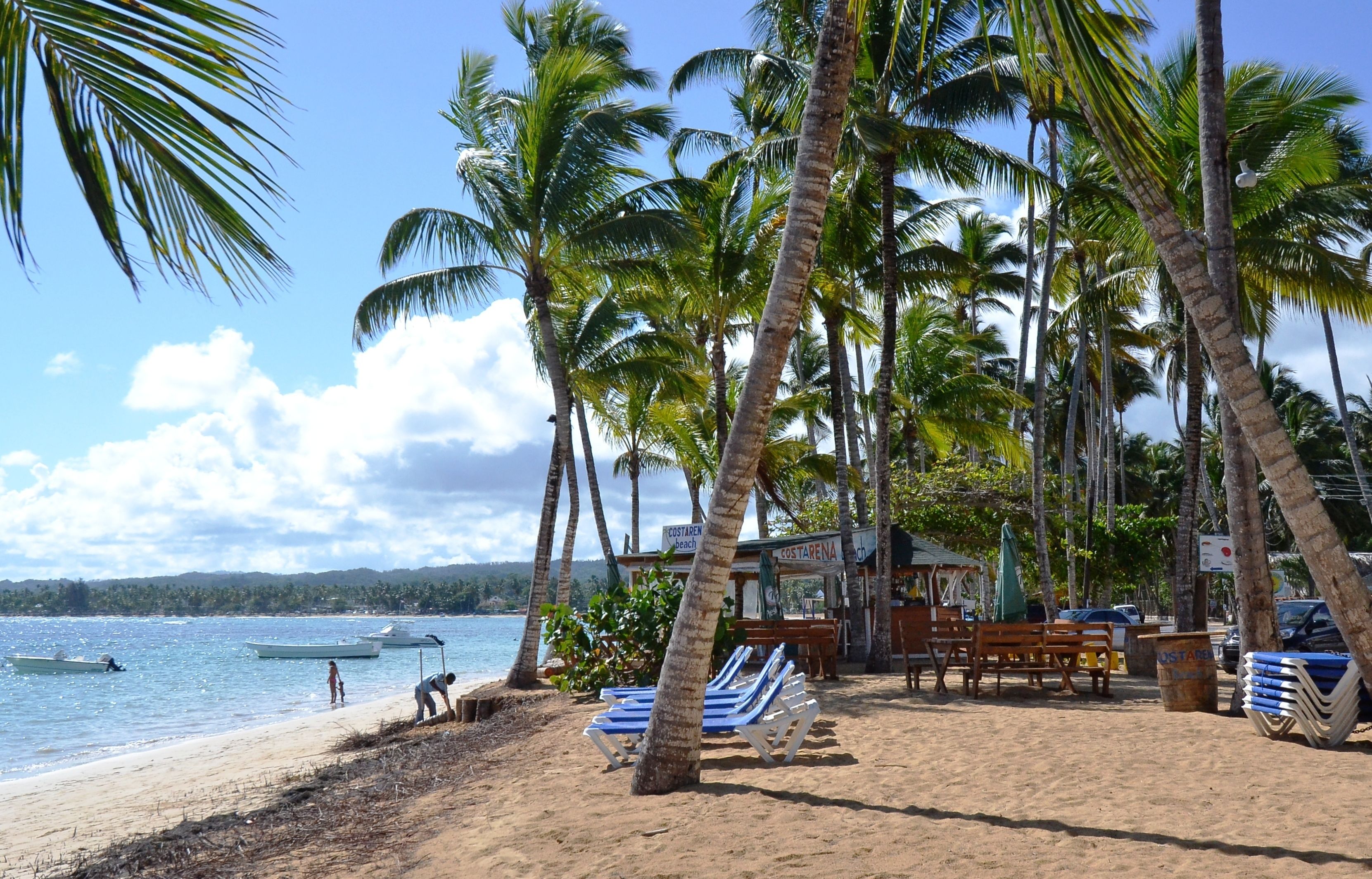 Plage privée, chaises longues, serviettes de plage, plongée sous-marine