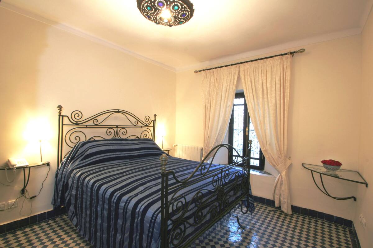 Double Room (Estambul) | Individually decorated, individually furnished, free WiFi, bed sheets