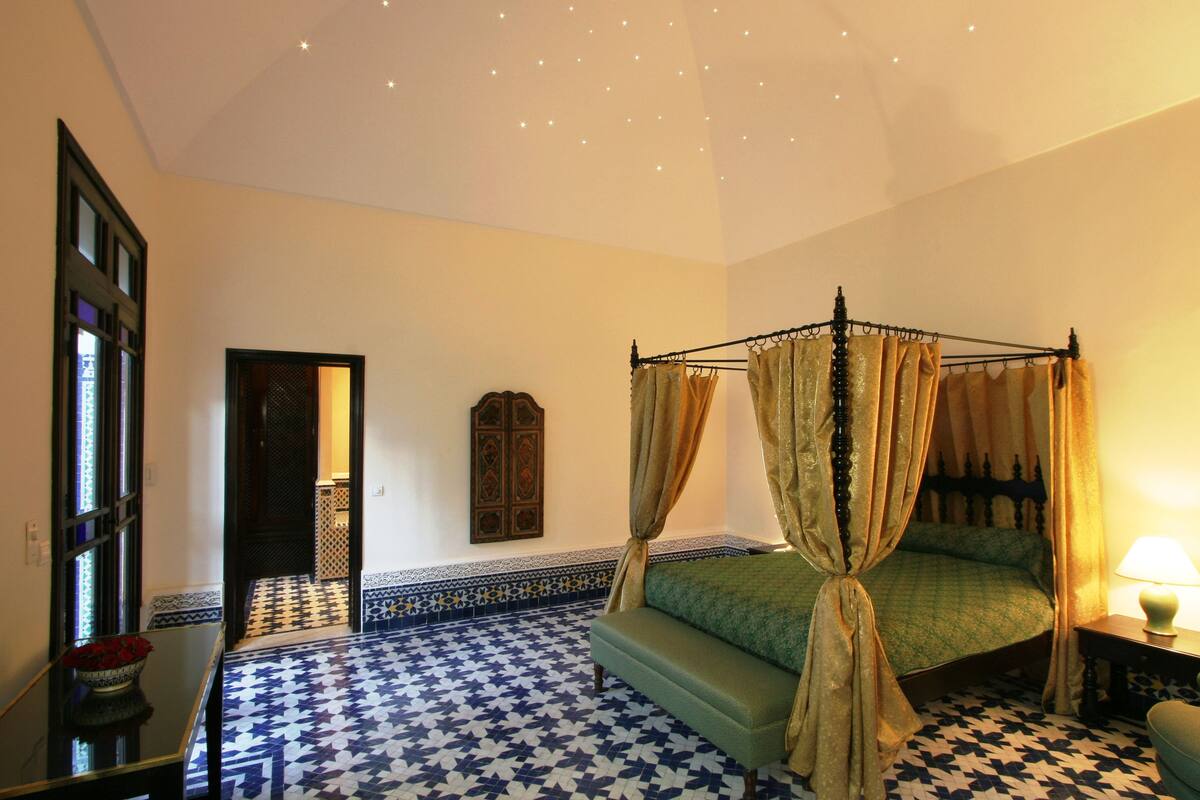 Suite (Damas) | Individually decorated, individually furnished, free WiFi, bed sheets