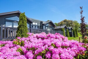 Deluxe Family Suite | Luxe beddengoed, een kluis op de kamer, individueel gemeubileerd