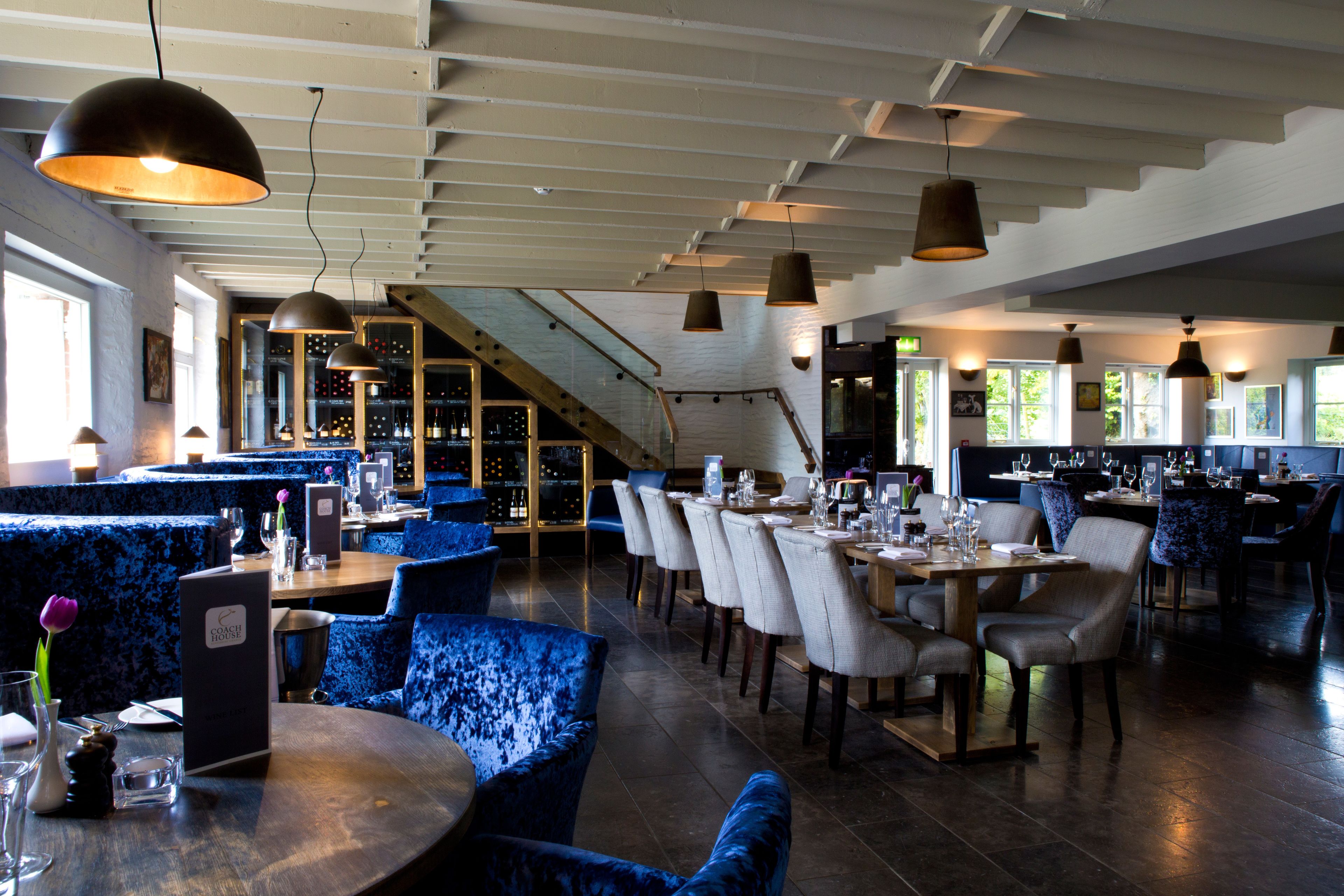 บริการอาหารเช้า อาหารกลางวัน และอาหารเย็น