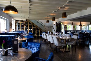 Breakfast, lunch and dinner served