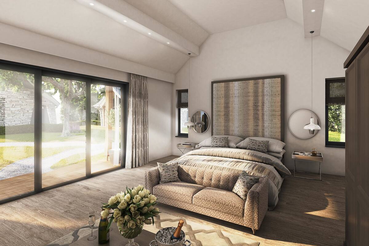 Ein modernes Schlafzimmer mit einem großen Bett, einem Couchtisch mit Blumen und Blick ins Freie.