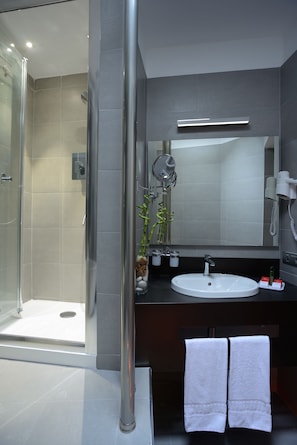 Shower, free toiletries, hair dryer, towels