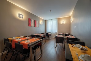 Colazione a buffet a pagamento, servita tutte le mattine 