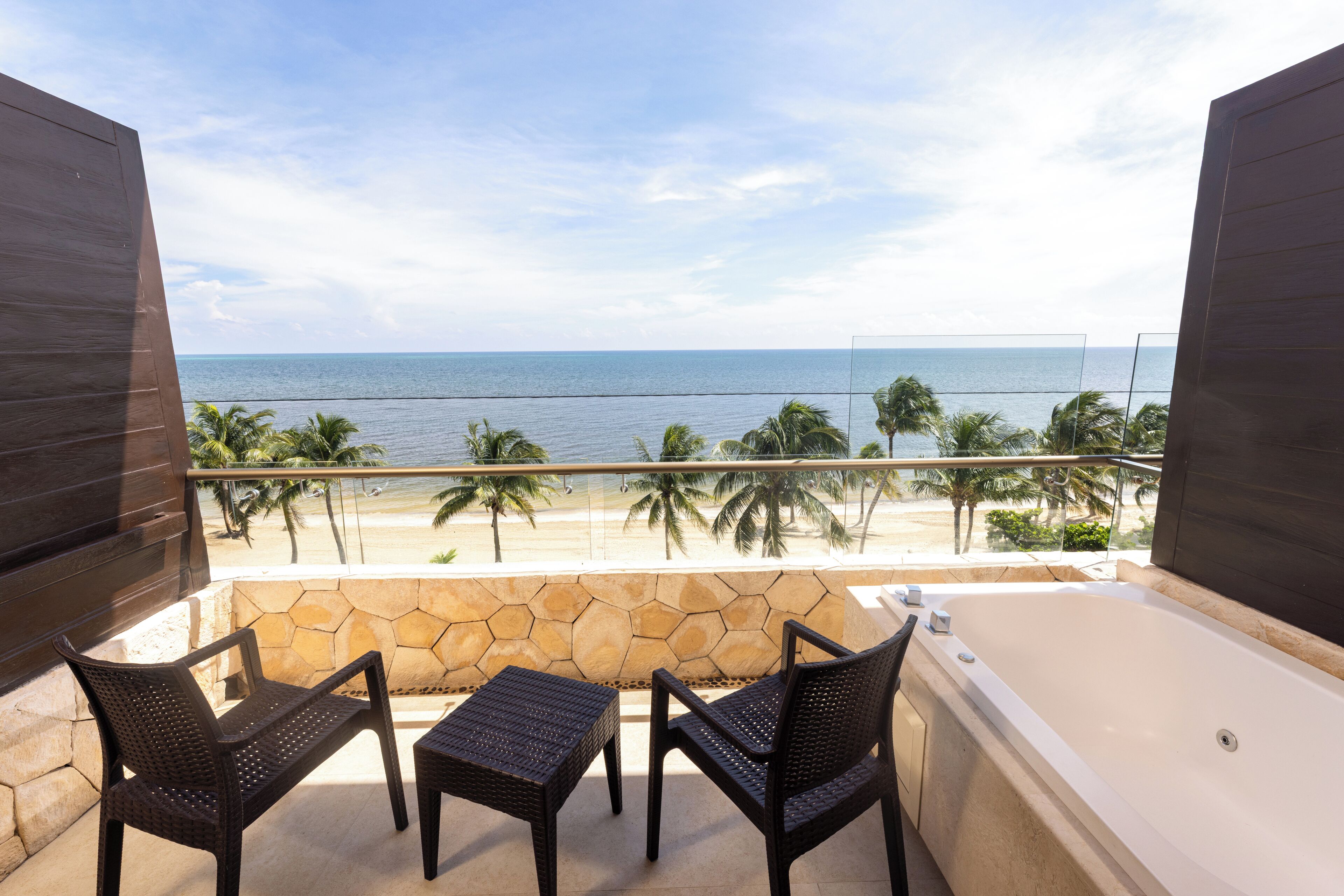 Honeymoon Suite Ocean View Diamond Club | Terraza o patio