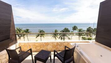 Honeymoon Suite Ocean View Diamond Club | Terraza o patio