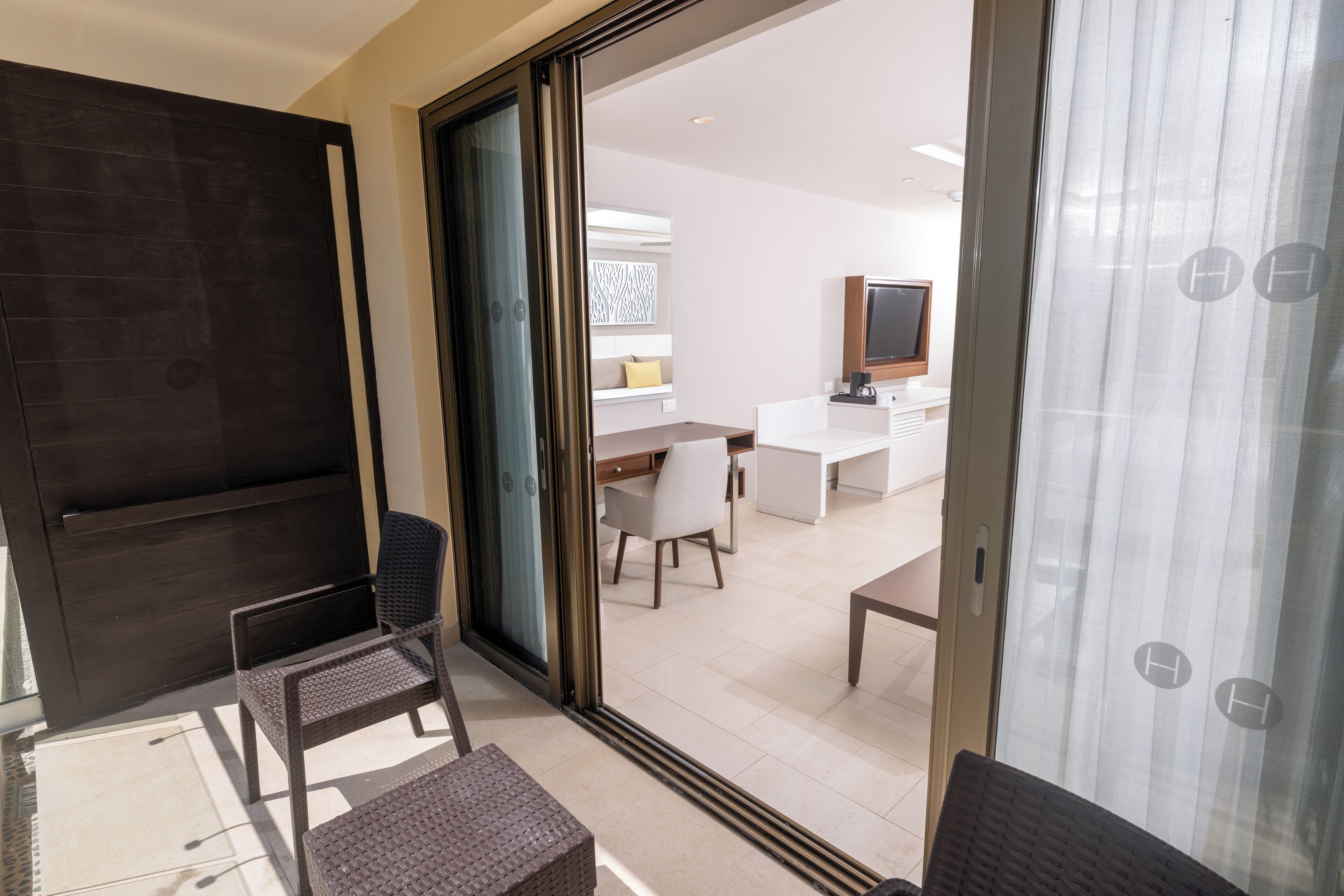 Premium bedding, free minibar, in-room safe, desk