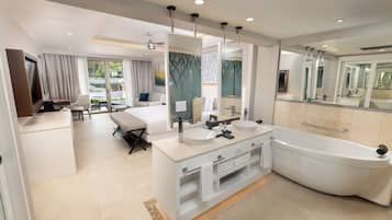 Premium bedding, free minibar, in-room safe, desk