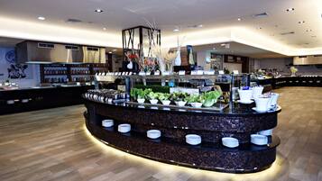 Free daily buffet breakfast