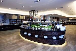 Free daily buffet breakfast