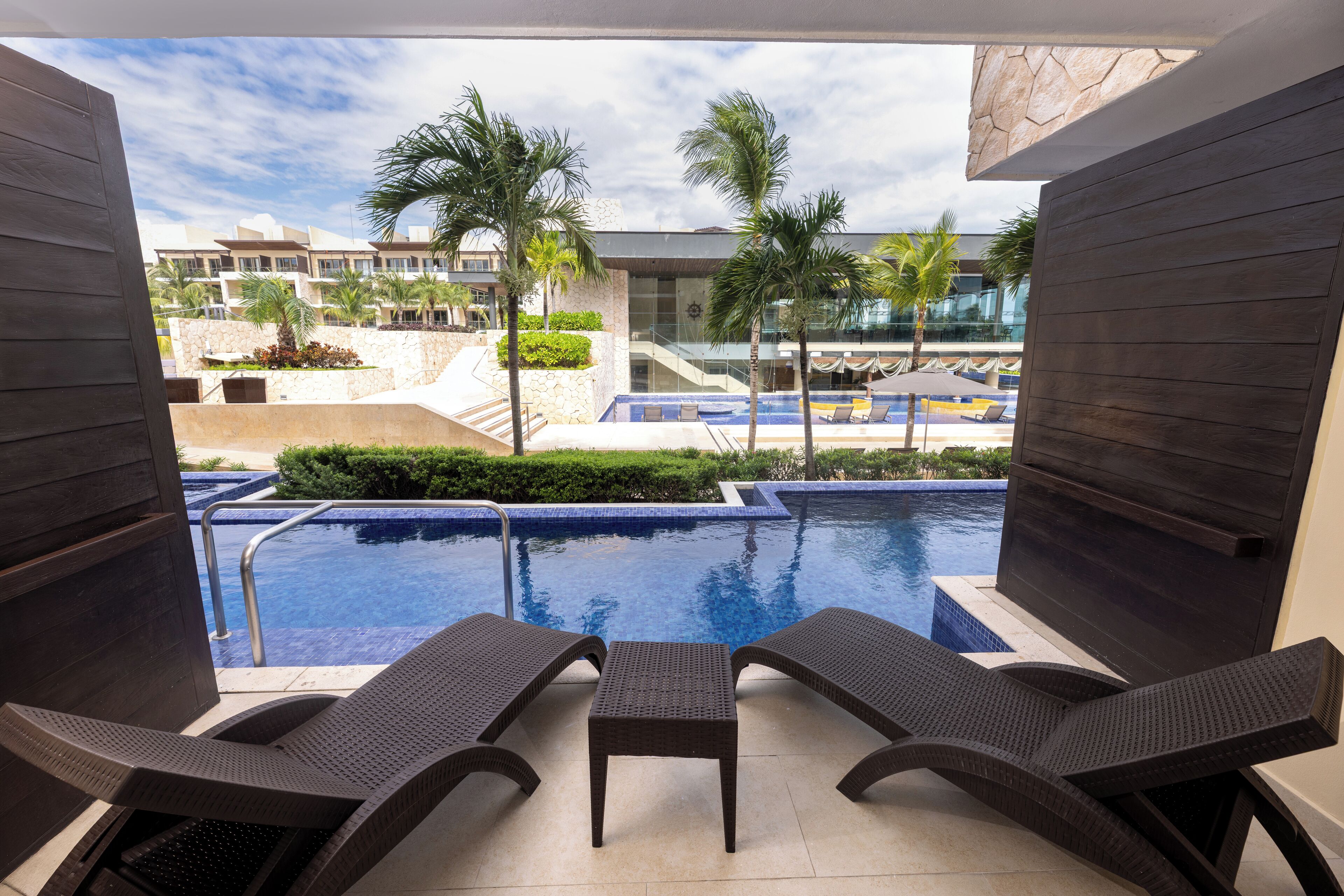 Luxury Junior Suite Swim Out | Premium bedding, free minibar, in-room safe, desk