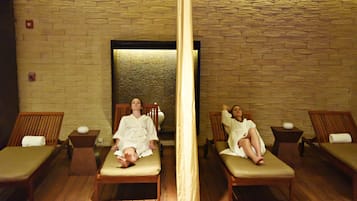 Salas para tratamentos a dois, sauna seca, banheira de hidromassagem