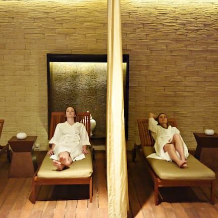 Couples treatment rooms, sauna, hot tub, steam room, Turkish bath