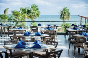 10 restaurants, breakfast served - Royalton Hideaway Riviera Cancun, An Autograph Collection All-Inclusive Resort- Adults Only - Newly Renovated (Puerto Morelos)