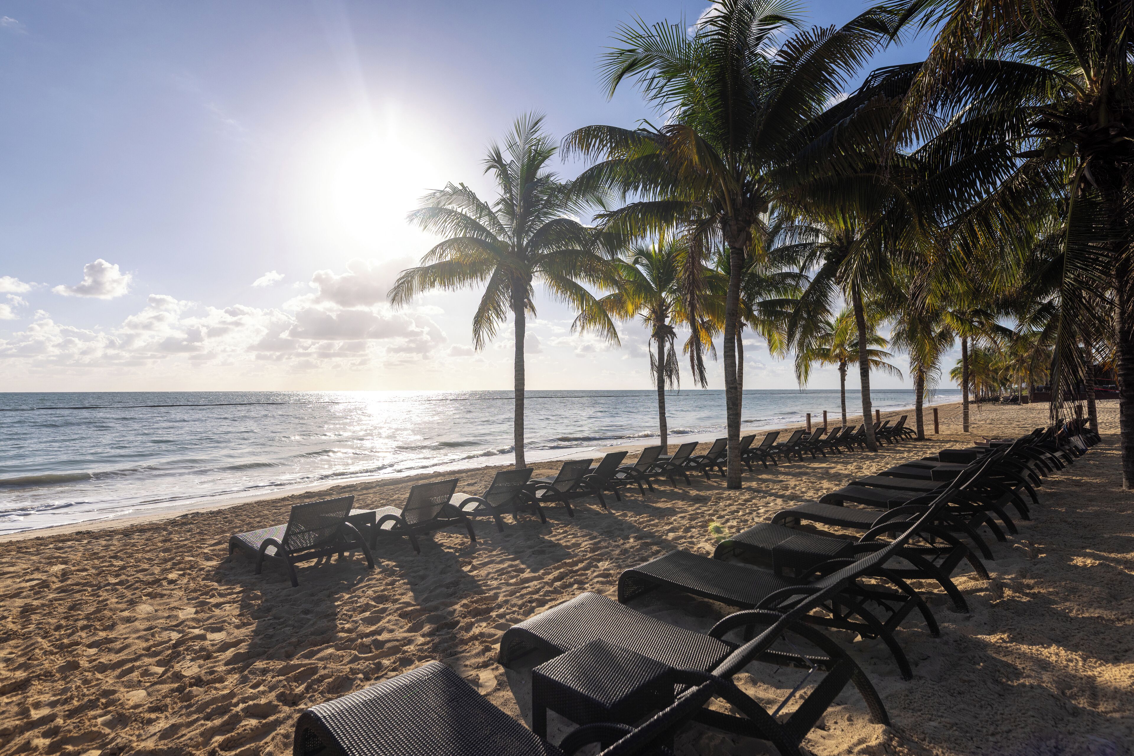 Beach nearby, white sand, sun-loungers, beach umbrellas