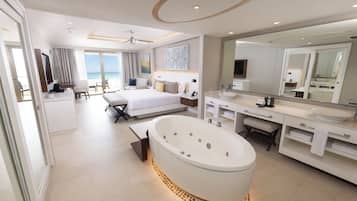 Honeymoon Suite Ocean View Diamond Club | Baño | Tina y regadera independientes y tina de hidromasaje