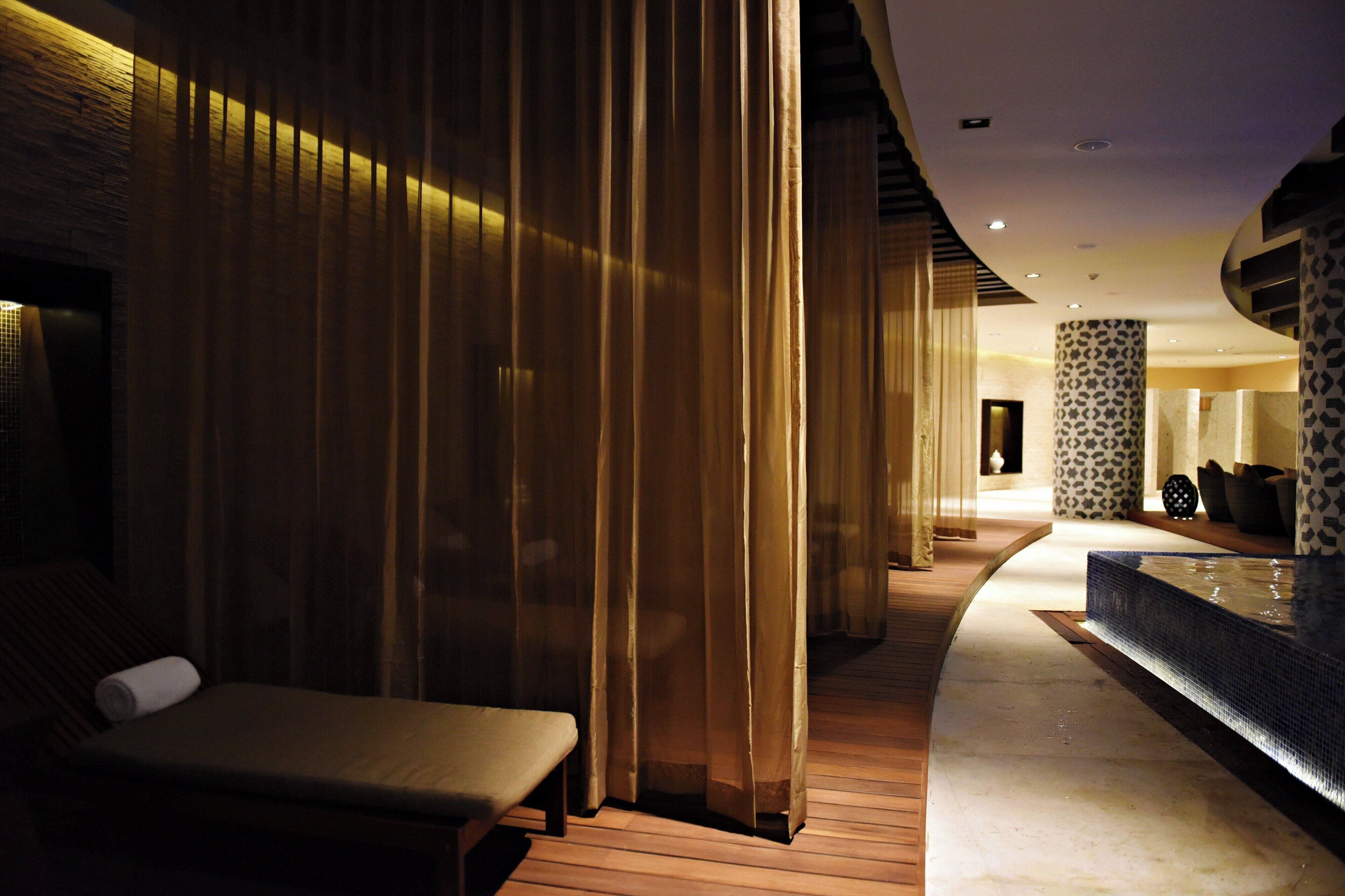 Couples treatment rooms, sauna, hot tub, steam room, Turkish bath