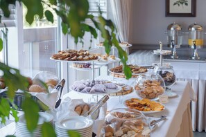 Daily buffet breakfast for a fee - Hotel Gagarinn (Odesa)