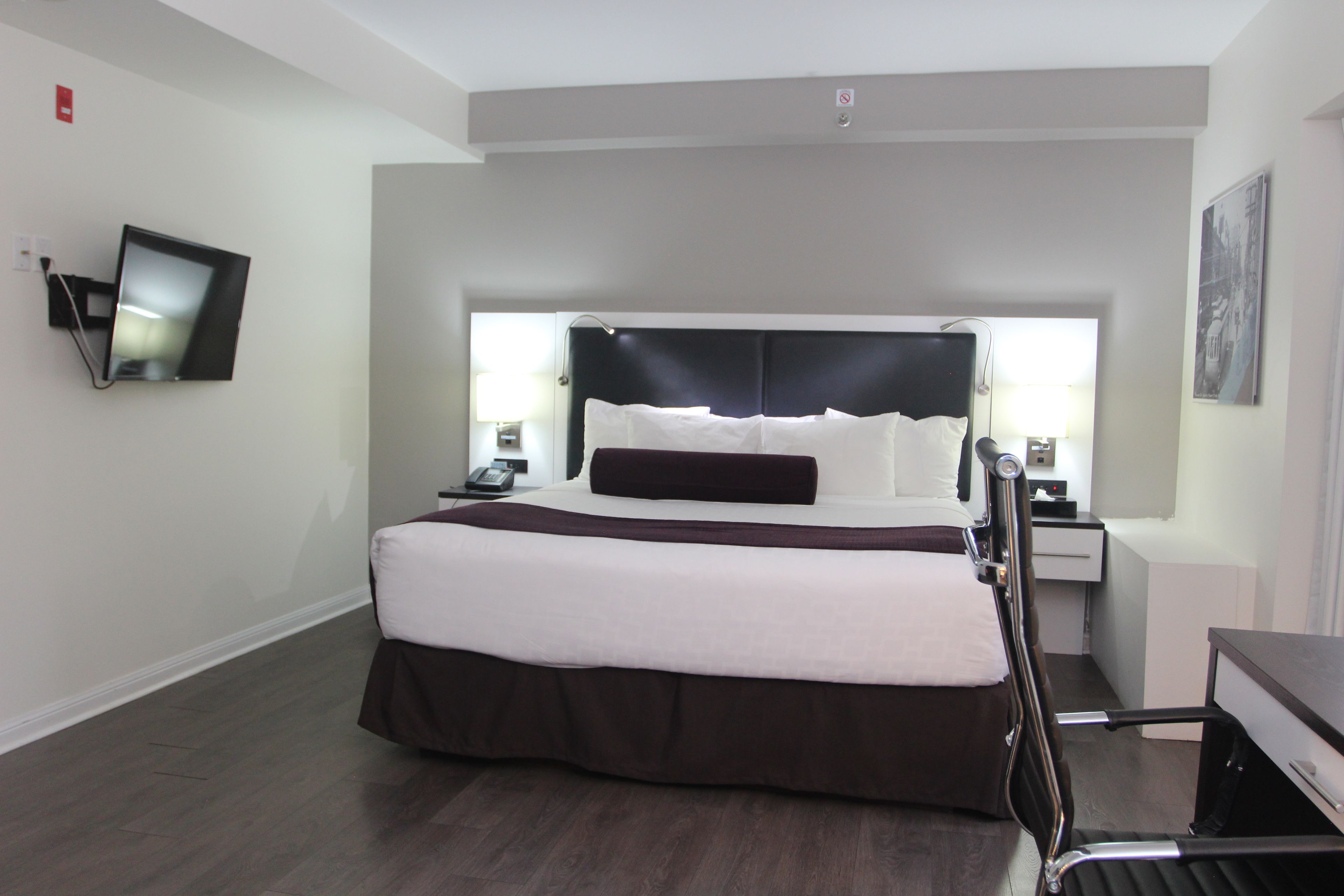 standard room (room type determined at check in) | hypo-allergenic bedding, pillow-top beds, in-room safe